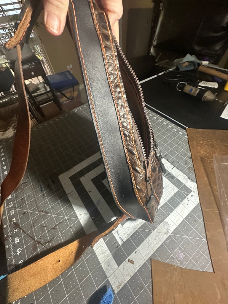 Appalachian Sling Bag - Unisexy Leather Crossbody with Adjustable Strap