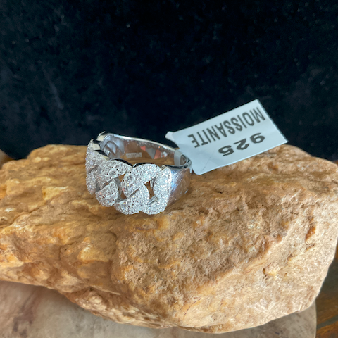 Silver ring with diamonds on a rock with a label indicating 'Mossante' and '925'.